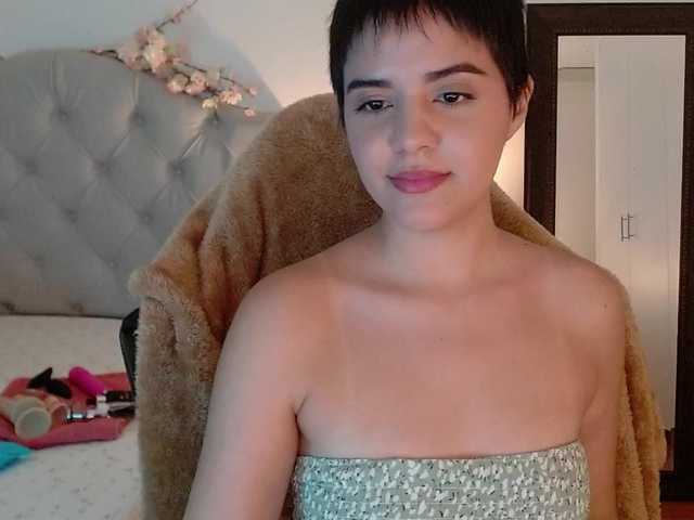 Bilder mia-collins Hello guys, happy day to all, I love being a hairy model and I love having a good bush in my pussy, all requests are made using my tip menu