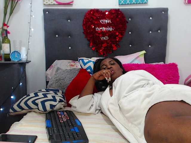 Bilder miagracee Welcome to my room everybody! i am a #beautiful #ebony #girl. #ready to make u #cum as much as you can on #pvt. #sexy #mature #colombian #latina #bigass #bigboobs #anal. My #lovense is #on! #CAM2CAM #CUMSHOW GOAL