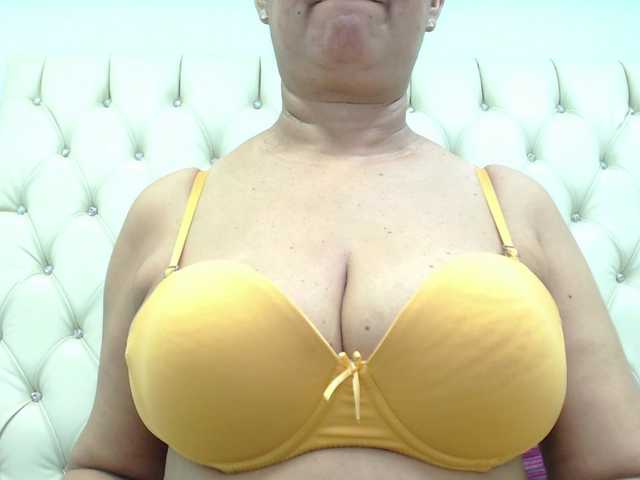 Bilder MilfPleasure1 50 tits .. 100 open pussy im flexible .. 65 anal ... 200 naked and play with toy