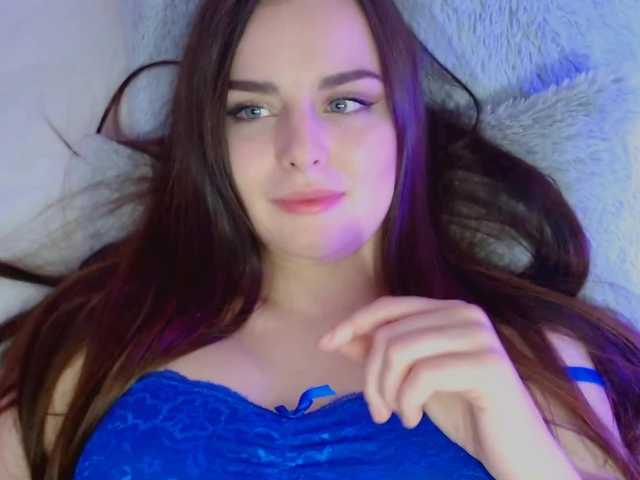 Bilder MissEva19 Hi boys! My name is Sofia, welcome to my room! Strip 400. chest 150, ass 50