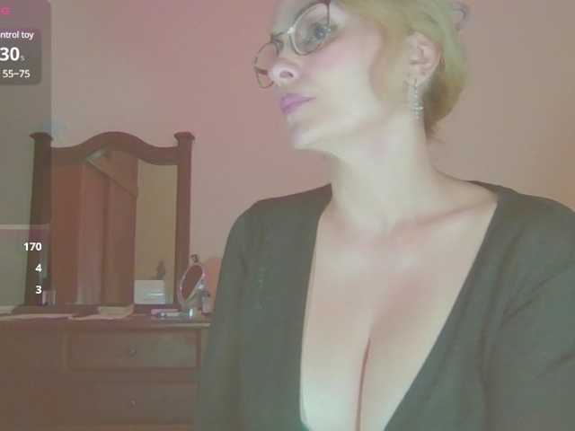 Bilder myloverlee In silence, the children are at home,With 1 tokens, active vibrator, wet my pussy...HORNY FOR YOU,FAV 55