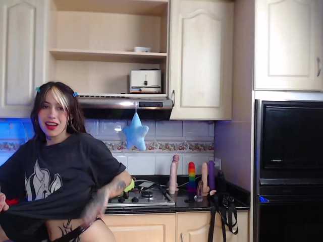 Bilder MorganAndEmma Morgan is so horny today, she in the College her pussy make her Crazy.... We can make her Squirt soon