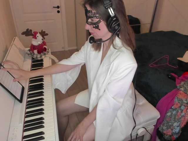 Bilder PianoGirl Hi everyone. I am Anastasia :) 101 Take off dress, 102 put on dress, 103 change the dress, 70 autodj - dance, 10001 - take off mask