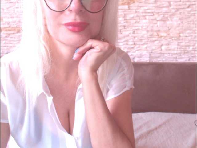Bilder Dixie_Sutton Do you want to see more ? Let's have together for priv, Squirt show? see my photos and videos I collect for new glasses. Can you help me with this?you do not have the option priv? throw a big tip