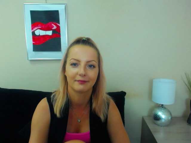 Bilder NatalieKiss Hey guys :) TIP ME FOR FOLLOW. STAND UP- 20 tks. open ur cam- 30tks, show legsfeetheels-25tks, shake ass-45,shake tits-55,tongue play-50, make my day -1000,if someone want more -ask me, if u want just to have good fun-join me