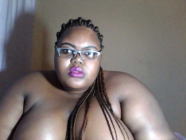Bilder NatashaBlack Hello. im a bbw #ebony #lovense #bigtittys, #bigass #hairy ass flash 20, boobs 15, naked 50, pussy 30. leve show 100tkns for 5 mins, the rest in private