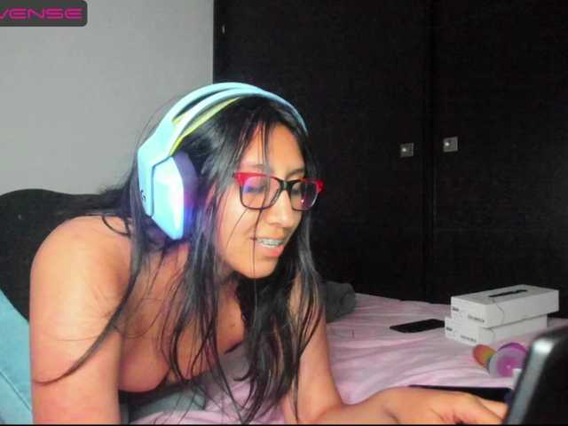 Bilder Nerdgirl Hi, I'm Alejandra, im 23 years old from Colombia, I'm working here to pay me collegue studies if u can sport me and have a fun time with me would be amazing