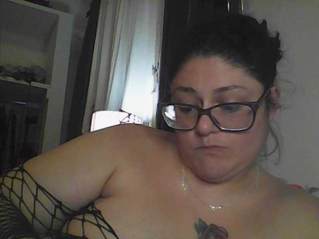 Bilder Maddy_Waters Id like to make new friends so il calling all the dirty pervs i love yall