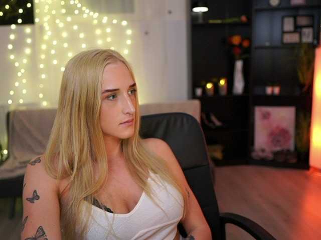 Bilder NicoletteShea01 Still new here, come and taste my juicy titties :)