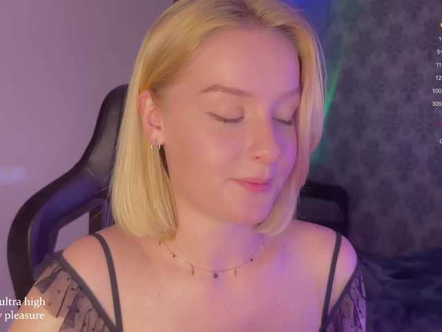 Bilder Lil_Charm Hello. I am Aura, 21 years old ❤️Before a private chat write to me in a personal messages❤️Desirable vibration 50, 111 ❤️I'll dance naked @remain