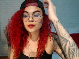 Bilder NikkiLeeX Sexy Red Hair Latina girl is almost burning and waiting for someone who can turn me on with his big a great dick... don't be shy *