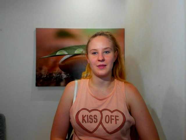 Bilder nikkipeach18 THE LAST DAY HERE!!! Welcome in my #horny room! Come and #cum with me and enjoy this #hot day together :* #blonde