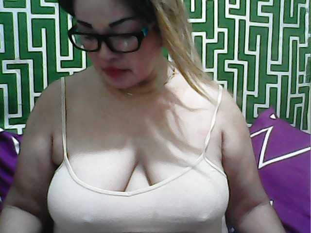 Bilder Applepie69 hello welcome to my room please help me token boobs 20 plus pussy 30 ass 40 nakec 50 show play pussy 100