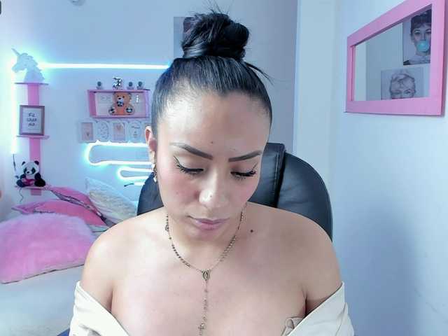 Bilder paulinagalvis HEY GOOD DAY MAKE ME HAPPY LOVENSE ON MY FAVORIT NUMBER IS 77-88-100- 200 BROKE MY PUSSY AND MAKE ME VERY WET