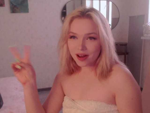 Bilder PiperAmbroser Hi, how was your day, is very glad to see you in the room, I want to give you an unforgettable emotion, what do you like most?