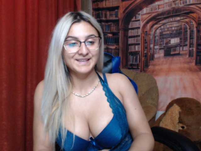 Bilder PlayfulNicole Lets meet better and lets have some fun :) Lush is on :) Offer me pleasure with your *****s ;) follow me