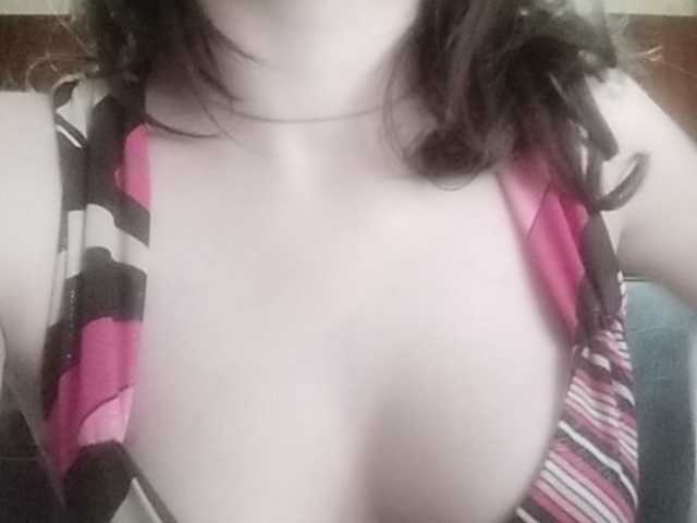 Bilder princes7773 Group chat - take off my bra; Full privat - take off my panties; I don’t look at the camera.