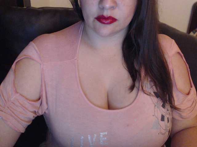 Bilder MiladyEmma hello guys I'm new and I want to have fun He shoots 20 chips and you will have a surprise #bbw #mature #bigtits #cum #squirt