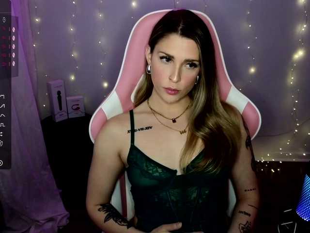 Bilder queenxlexy spit on tits