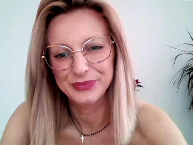 Bilder RachellaFox Sexy blondie - glasses - dildo shows - great natural body,) For 500 i show you my naked body @remain
