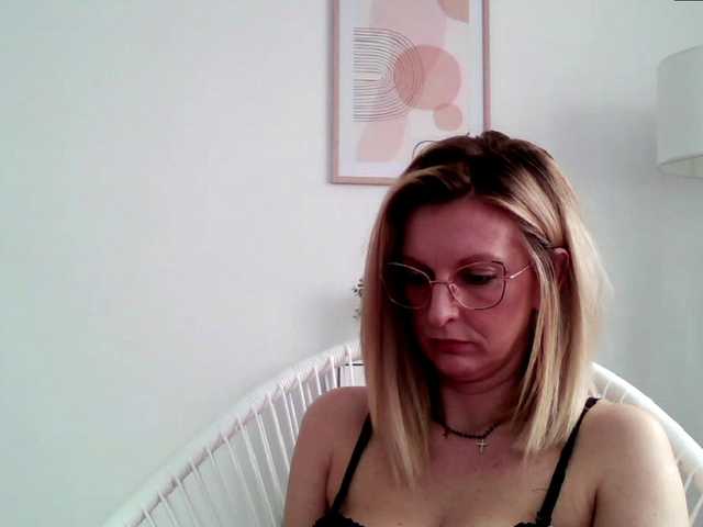 Bilder RachellaFox Sexy blondie - glasses - dildo shows - great natural body,) For 500 i show you my naked body @remain