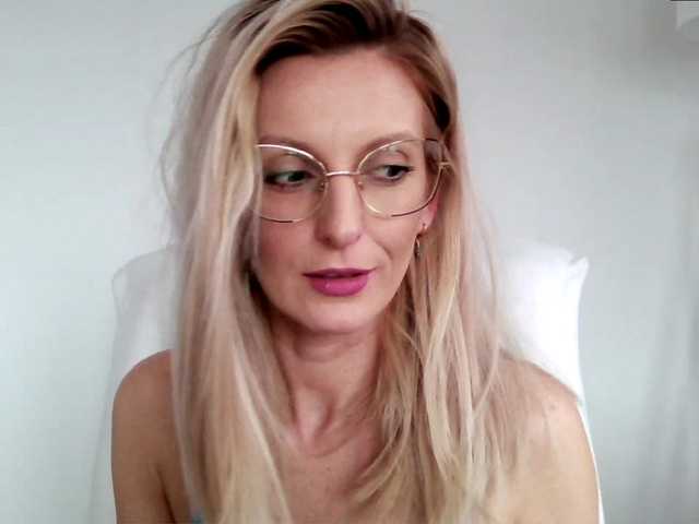 Bilder RachellaFox Sexy blondie - glasses - dildo shows - great natural body,) For 500 i show you my naked body [none]