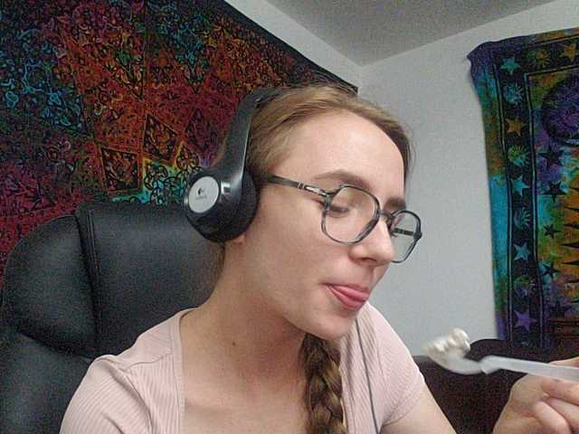 Bilder RachelXXX Chillin and watching some podcasts... say hi and fall in love (and follow me)