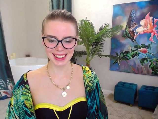 Bilder Sea_Pearl Hi guys! :) I am Veronica from Poland, ntmu :) Welcome to my room and Let's have some fun together! :P @remain til SEXY SURPRISE for you!^^ SPYGRPPVTFULL PVT are OPEN for SEXY SHOWS! ;) Don't forget add me in your fav models! xo
