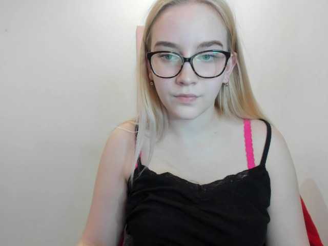 Bilder rikkisix69 Hi guys :) My name is Rikki, my biggest strengths are my #bigtits, and #ass. Im still #teen, and #new here, and very #shy too. ;)