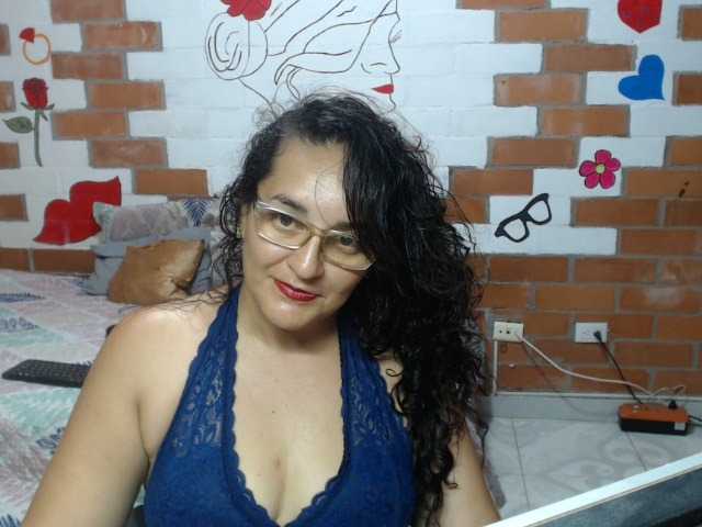 Bilder SaimaJayeb Sound during the PVT or tkns show here !!!! I love man flirtatious and very affectionate *** Make me vibrate and my Squirt is ready for you ***#lovense #squirt #mature #hairy #anal #pvt