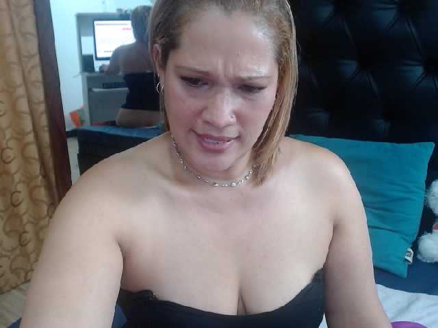 Bilder SalmaLuna My goal today 1000 tokens will play with you very hot