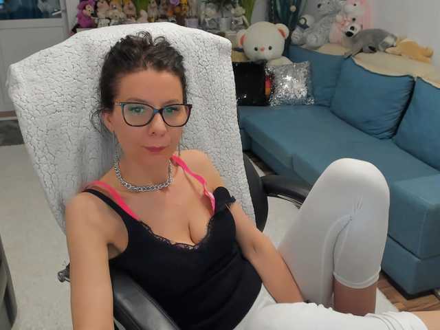 Bilder SalomeJade Welcome my guys#pvt#lovense#ohmibod#it makes me smile and wet).any tips is ***you!