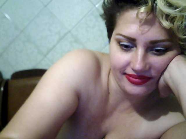 Bilder Kroxa12 hello in full prv, deep anal hand in pussy, hand in ass, squirt, and your wish