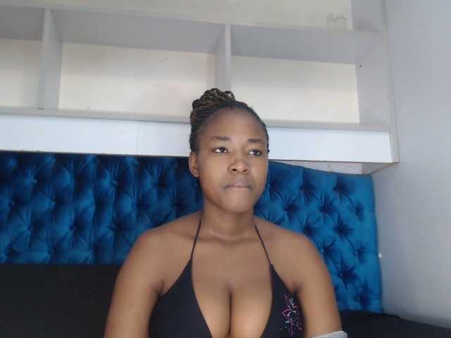 Bilder SexyAmeena200 hello if you dont find me attractive dont bother staying in my room ,leave before i kick yourself out u guys piz like and follow me .you cant just come in my room and .piz help me pay my tution fee.