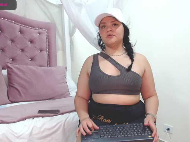 Bilder SharlotteThom hi guys wolcome too my room// show oios 25 tks // spank ass 65 // come and difruta on my naughty side today and willing to play a lot with you!!