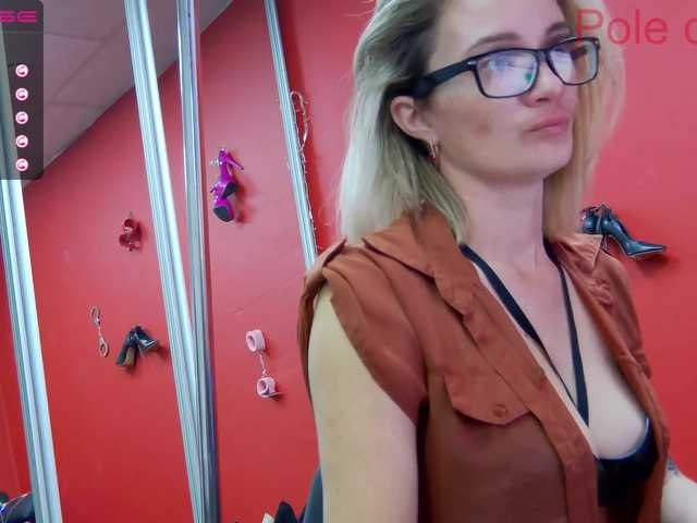Bilder Simonacam2cam I'm glad to welcome you dear! The best compliment from you is tokens) I will also pamper you with naked tits for 100 tons, ass-50, legs-30. I will turn on your camera for 40 tons, I will play pranks in private or in a group and show you what it is buzz