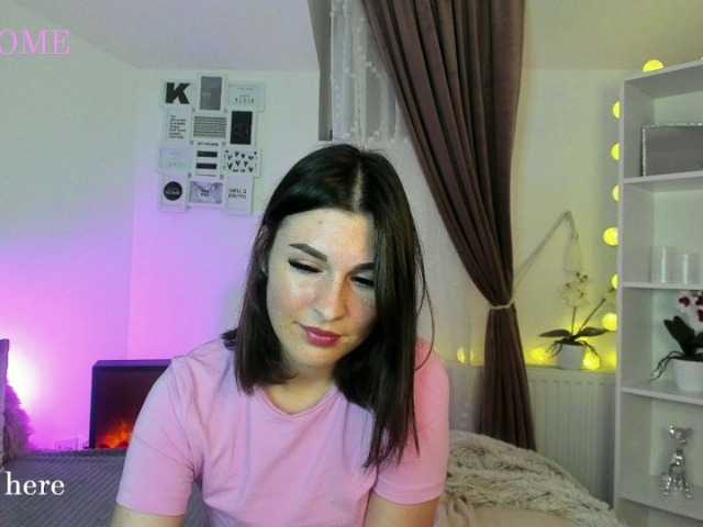 Bilder SophiaLeone18 first day here I am Lara #18 #new #brunette #bisexual #dildo join me and let's f.ck
