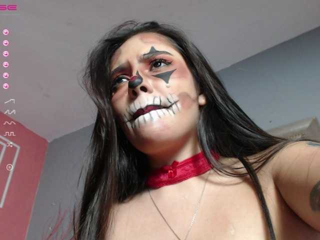 Bilder sophiefox HI guys welcome to my world , im new model in here complette my first goal and enjoy with me #colombiana #latina #18 #brunette #longhair #curvy #sexy #lovense
