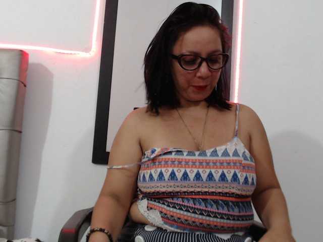Bilder Stefanycrazy lush,dommi2 tits(50) pussy(60) ass(70) :naked(100) :squirt(200) ) anal (250) :cum (pvt)