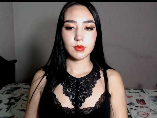 Bilder SuziLyona Hello, my name is Suzi. It's my second week here and waiting to found new friends and get new experience. Let's improve this show together.I work dance teacher.i make charity stream i love animal and we can Help together all Money today i spent