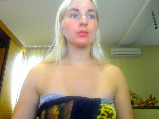 Bilder SweetGia like 11 / ass 50 / chest 80 / feet 20 / control toys 199 10 min/more pvt c2c 25/33 ultra 33 sec/blowjob 60/snap355/ AHEGAO FACE 13/ naked 350/oil bobs 111/ice in panties: 110