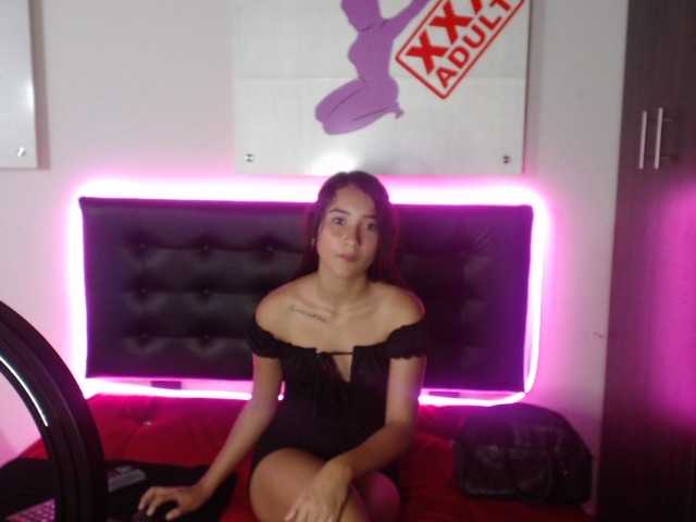 Bilder TinnySofi18 Hi, it's my first day, I hope for your collaboration, I follow your advice #latina #skinny #feet #young #daddy #New