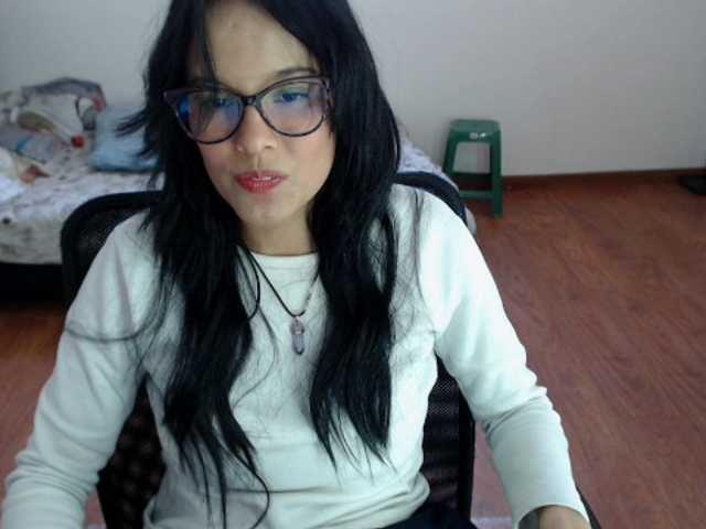 Bilder valak133 ❤️25 nakedtokenspls play with me pls Help me to have a big orgasm.❤️ #squirt #colombia #latina #glasses#c2c