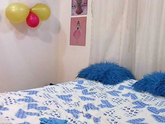 Bilder valeriiaa-hot hi guys welcome to my room play with me #anal #squirt #lovense #pantyhose #teen #bigboobs