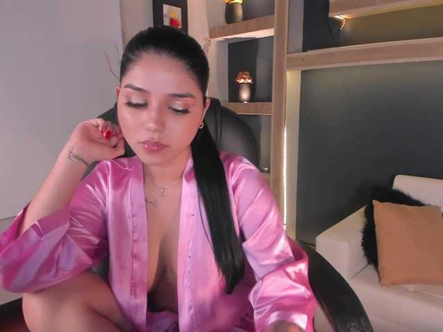 Bilder VictoriaLeia beautiful latina with hot pussy for you to make her reach orgasm IG: Victoria_moodel♥ Striptease♥ @remain tks left
