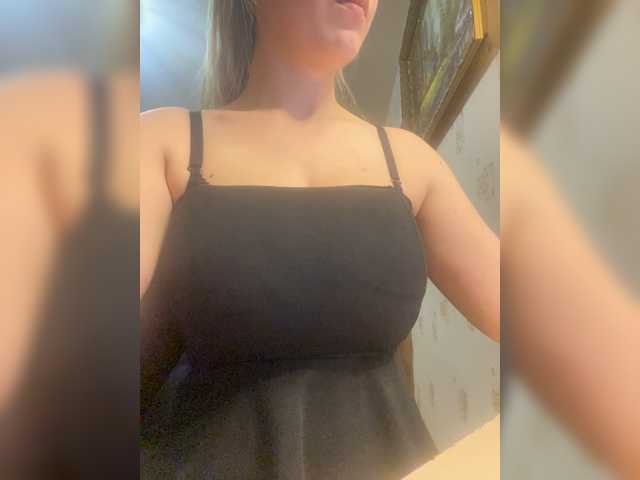 Bilder Vikki_tori_aa Subscribe and put love. Lovense is powered by 2 tokens. 12tk-20 sec Ultra high...domi from 30 token. I go private and group.