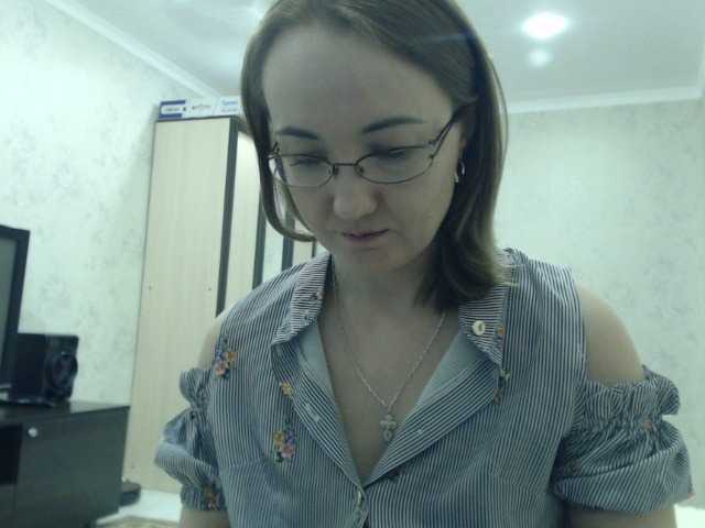 Bilder viktoriyax I watch your camera for 21 tokens, listen to music for 10 tokens, and also go to ***ping, groups and private. Tips are welcome. Also put the Love of visitors!