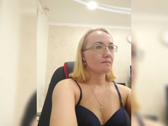 Bilder viktoriyax I watch your camera for 21 tokens, listen to music for 10 tokens, and also go to ***ping, groups and private. Tips are welcome. Also put the Love of visitors!