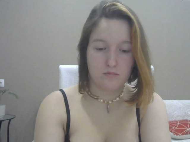 Bilder WetYvonne Hello boys, i wanna play with you so bad.. spoil me..