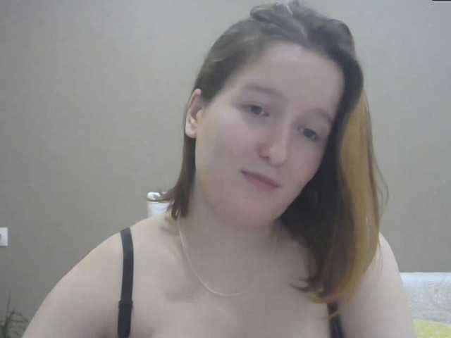 Bilder WetYvonne Hello boys, i wanna play with you so bad.. spoil me..